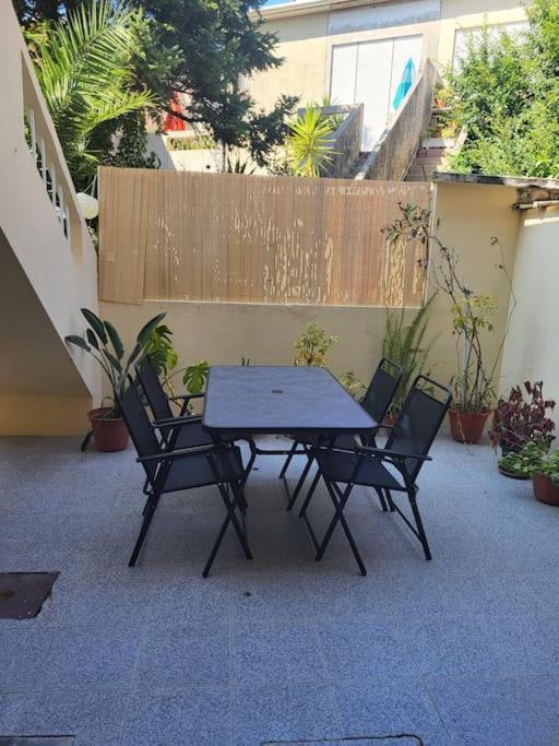 Roomy & Patio - 2 Bedroom Flat Appartement